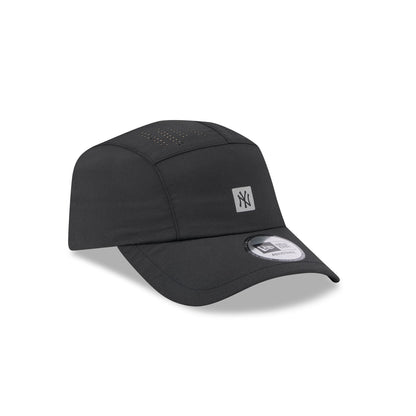 New York Yankees Black Reflect Runner Adjustable Hat